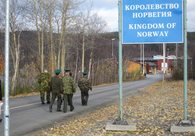Grensa på Storskog domineres ikke lenger av militært personell, men av asylsøkere som Russland har kastet ut.