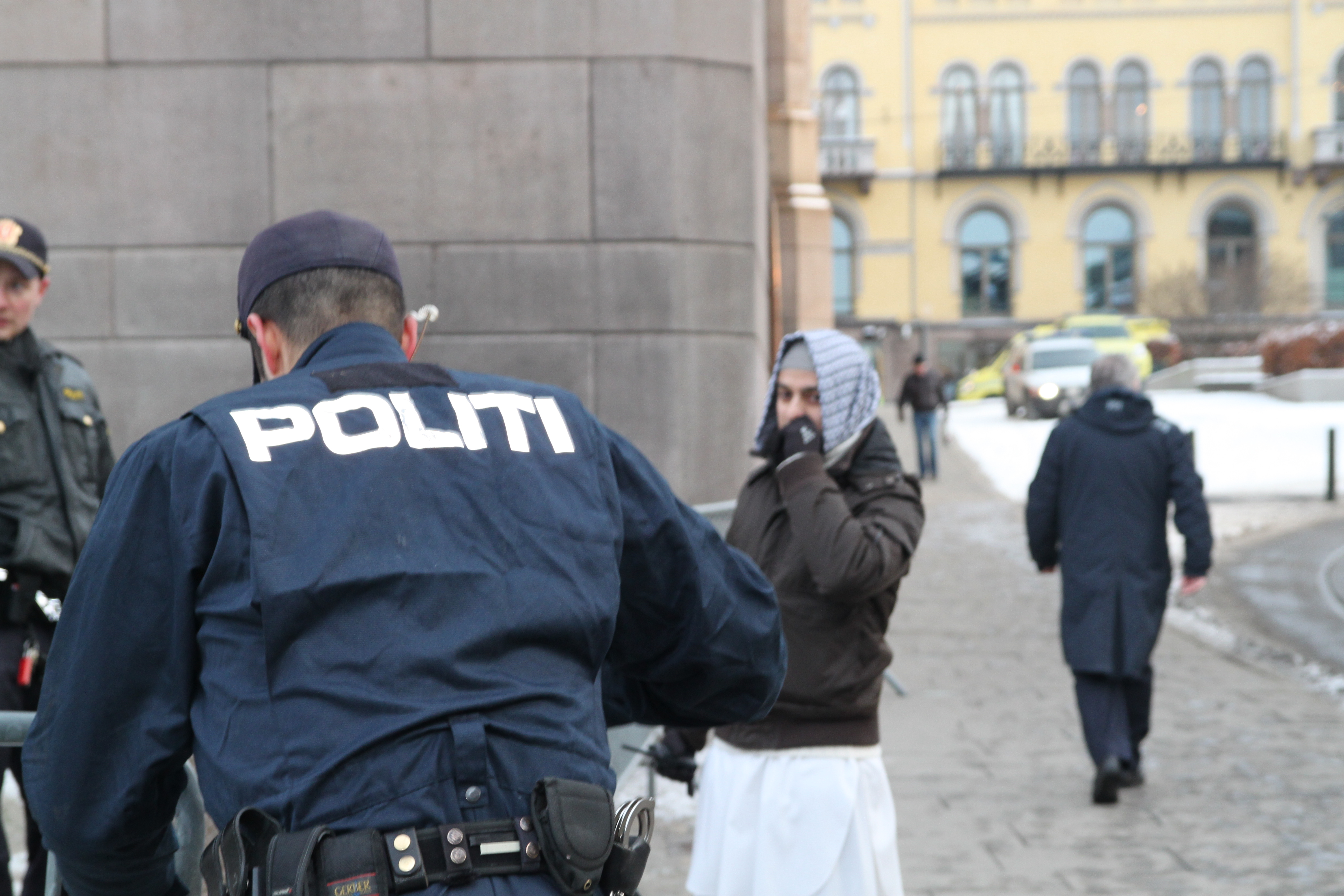 Vi kan forvente oss at politi stadig oftere blir en del av vår hverdag. Her fra islamistdemonstrasjonen utenfor Stortinget i 2012. Foto: HRS