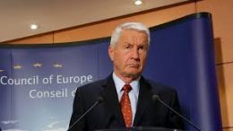 Slik takles flyktningstrømmen, sier Jagland