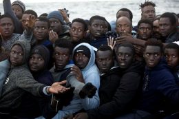 -Åtte til ti millioner migranter klar for å ta seg til Europa