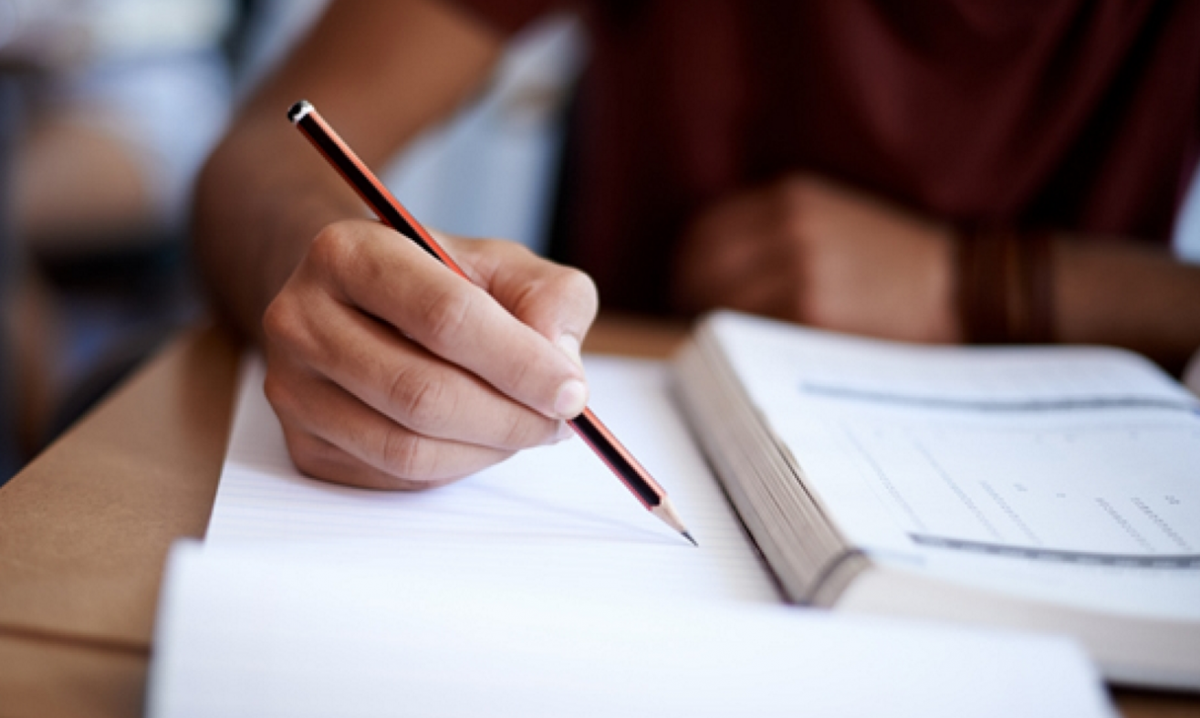 Skal likevel anmelde eksamensvaktene som solgte KI-juks