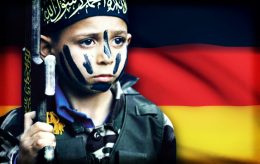 Barn i militæruniform med våpen – i moské i Tyskland