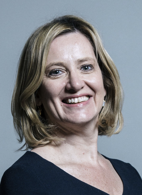 Storbritannias innenriksminister går av