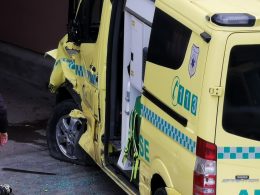 Bevæpnet mann stjal ambulanse i Oslo og kjørte ned flere. Gjerningsmannen er pågrepet.