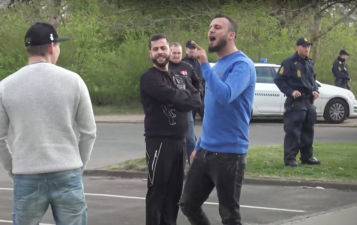 – Dere er snart utryddet!